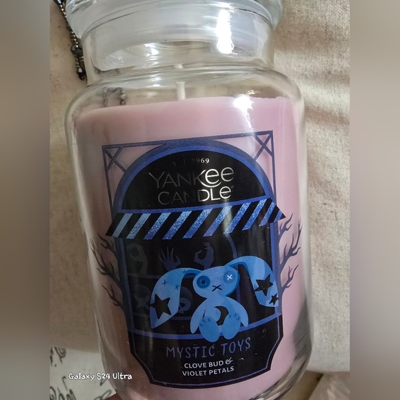 Yankee Candle & 2 Bag Charms 3 Piece Halloween Set: YC 22oz Candle & Moon / Star - Picture 6 of 13